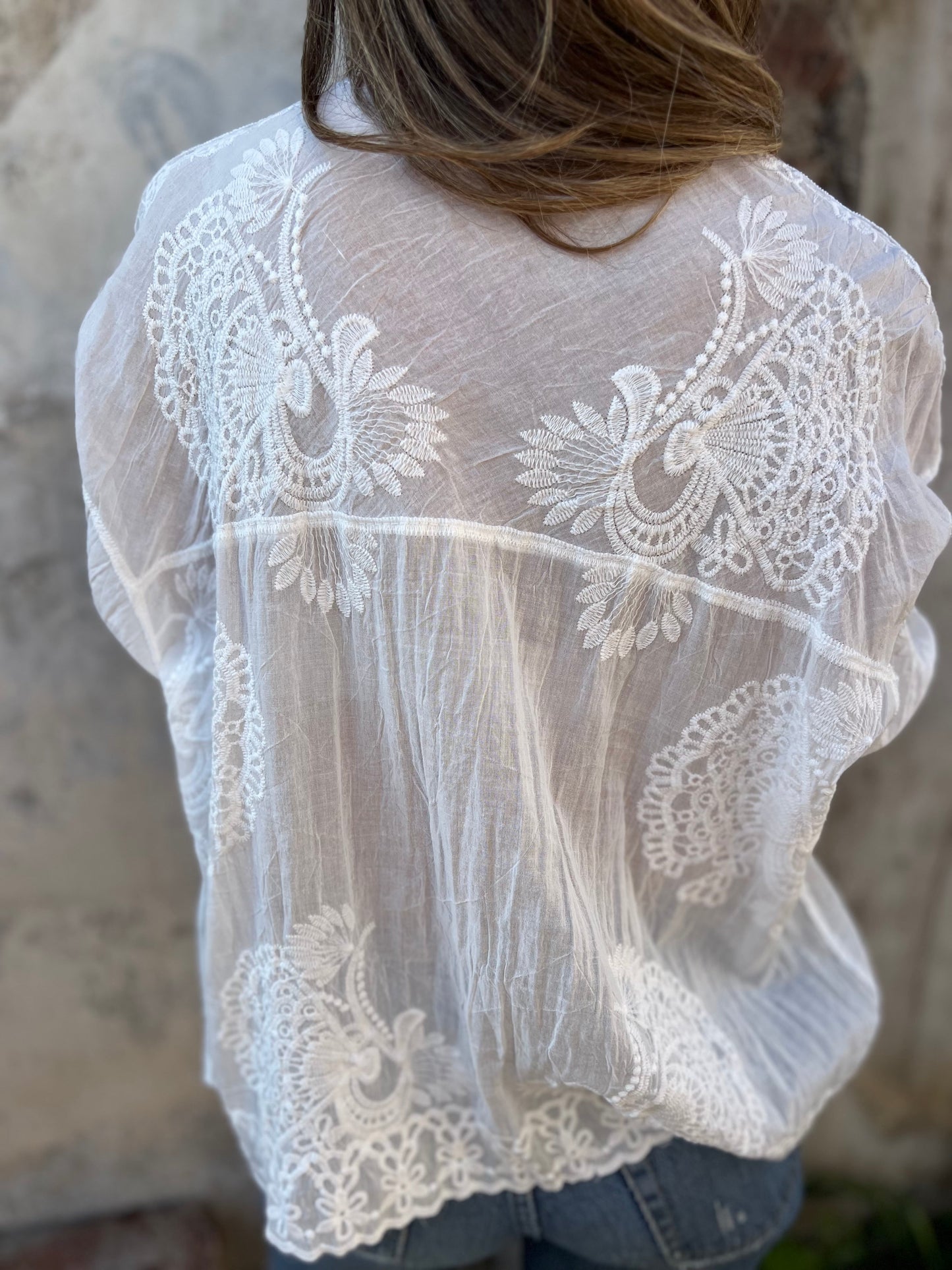 Lina | Elegante Spitzenbluse mit Blumenstickerei