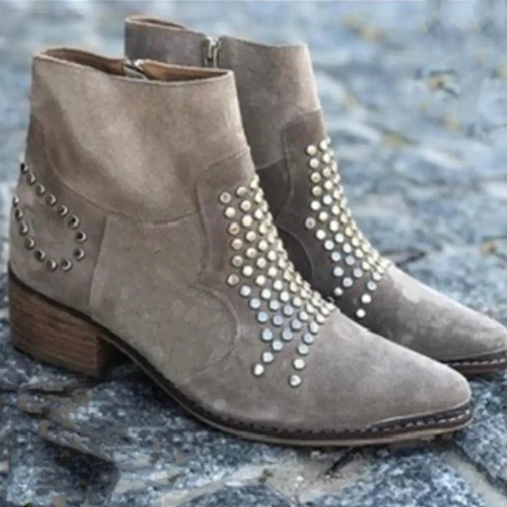 Leah | Elegante Stiefeletten mit Nietendesign und Blockabsatz