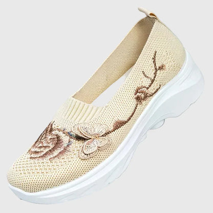 Feldmann™ | Slipper mit Schmetterlingsstickerei