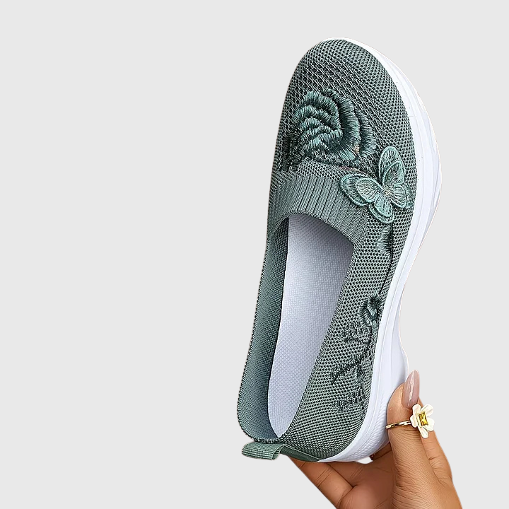 Feldmann™ | Slipper mit Schmetterlingsstickerei