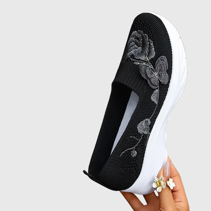 Feldmann™ | Slipper mit Schmetterlingsstickerei
