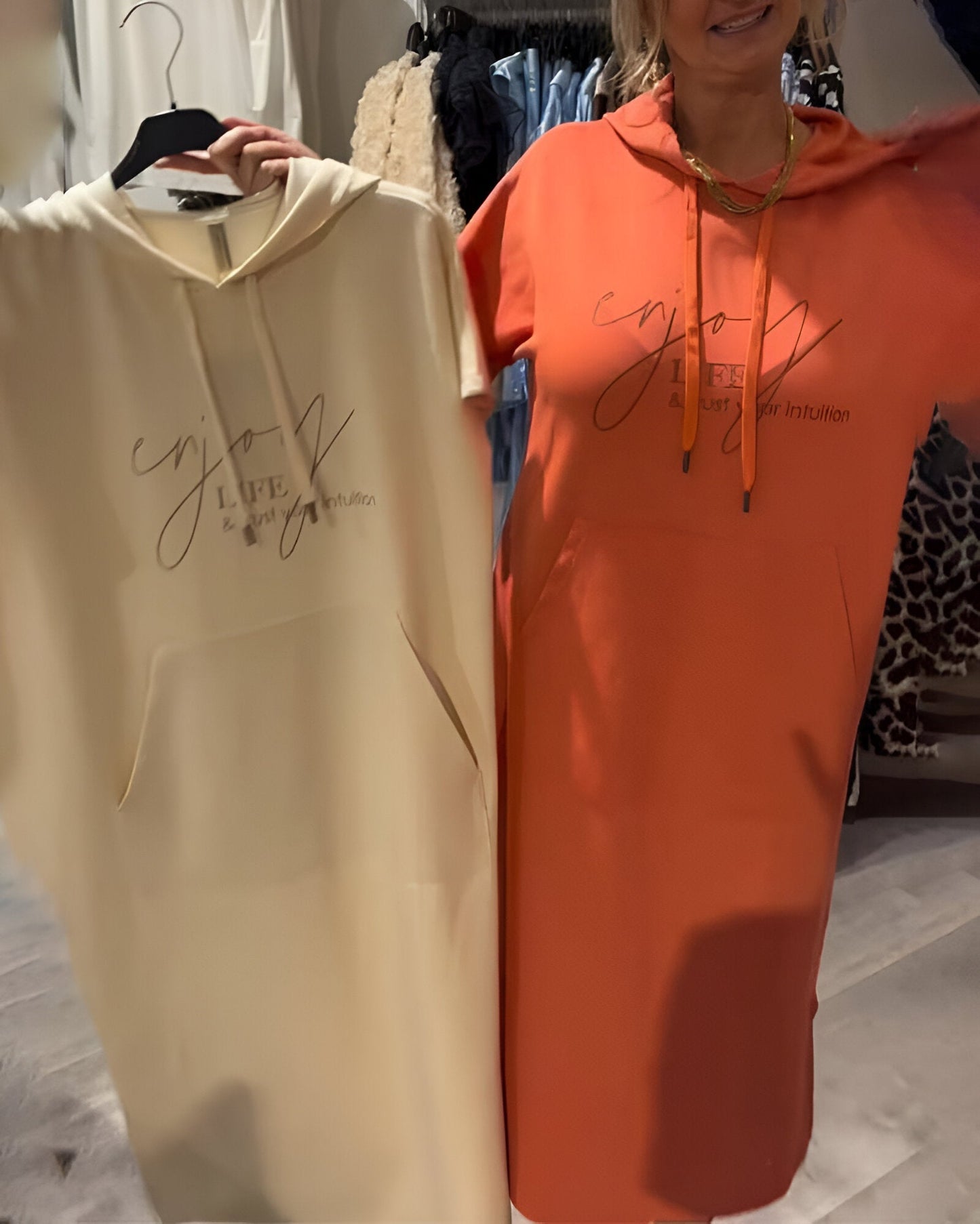 Nordhain™ | Damen Hoodie-Kleid mit Kängurutasche und Slogan-Print