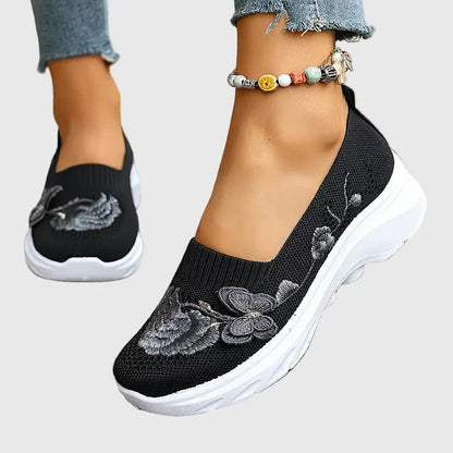 Feldmann™ | Slipper mit Schmetterlingsstickerei