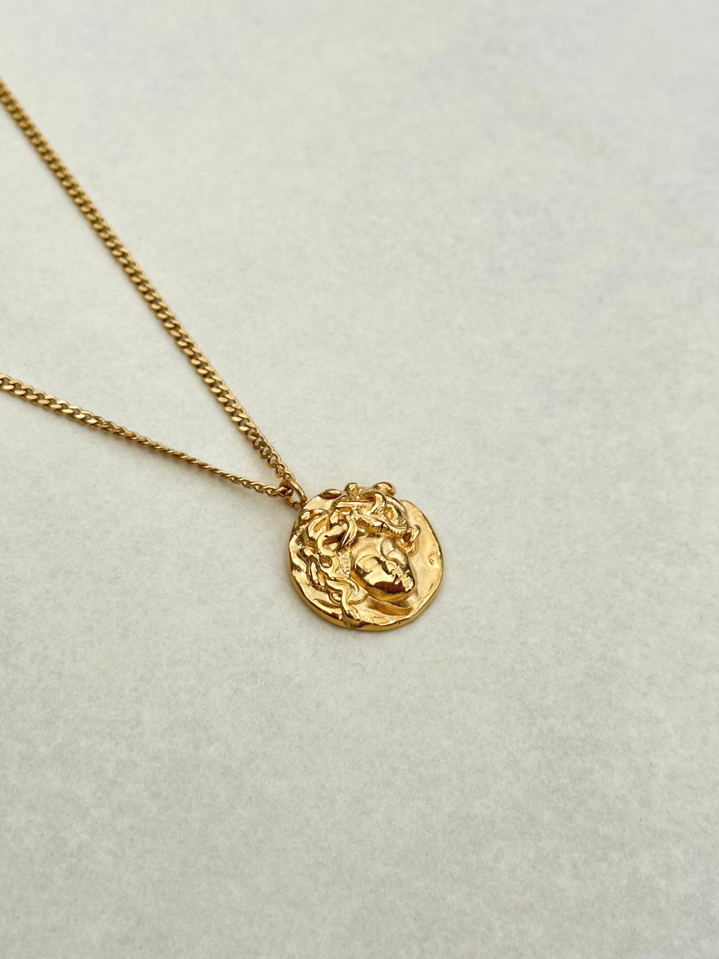 Aurelis™ | Medusa Halskette aus Edelstahl mit 18k Gold Beschichtung