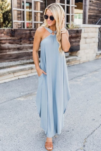 Aurelis™ | Elegantes Halter Maxikleid mit Ringdetail und Seitentaschen