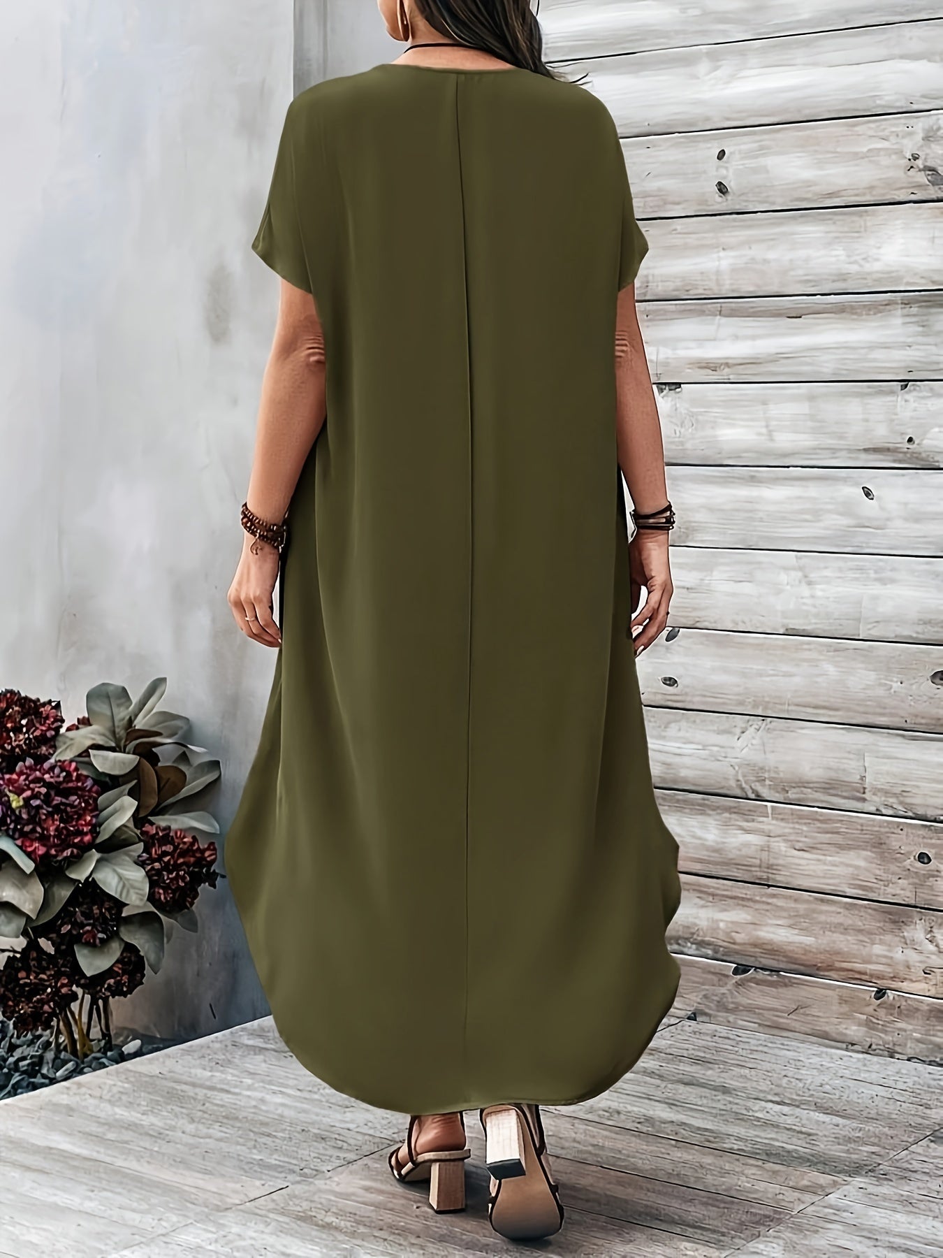 Veldora™ | Gwendie Midi-Kleid mit V-Ausschnitt