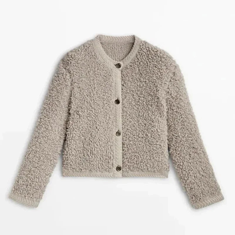 Christina | Gemütliche und niedliche moderne Strickjacke