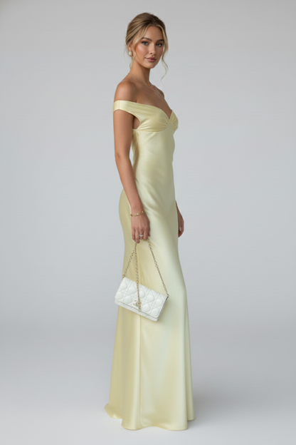 Antje | Elegantes schulterfreies Maxikleid mit Raffungen