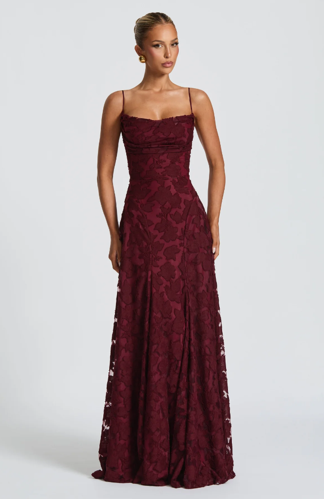 Isabella | Elegantes Spitzen-Maxikleid mit figurbetonter Silhouette