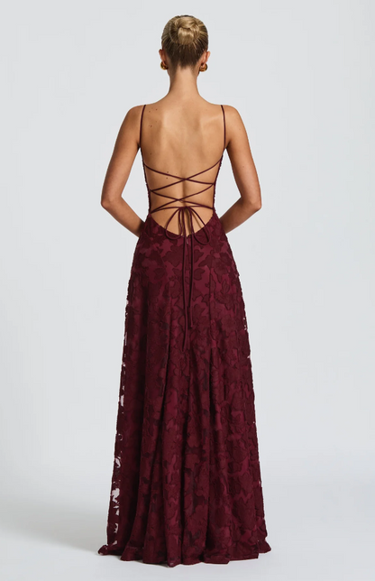 Isabella | Elegantes Spitzen-Maxikleid mit figurbetonter Silhouette