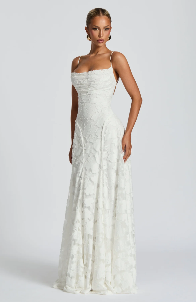 Isabella | Elegantes Spitzen-Maxikleid mit figurbetonter Silhouette