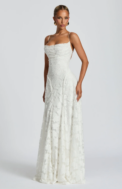 Isabella | Elegantes Spitzen-Maxikleid mit figurbetonter Silhouette
