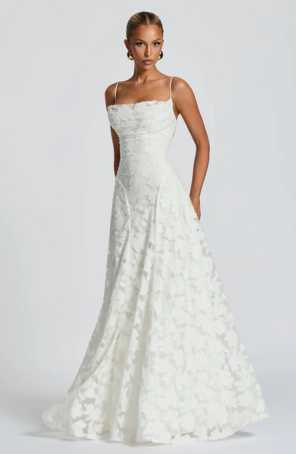 Isabella | Elegantes Spitzen-Maxikleid mit figurbetonter Silhouette
