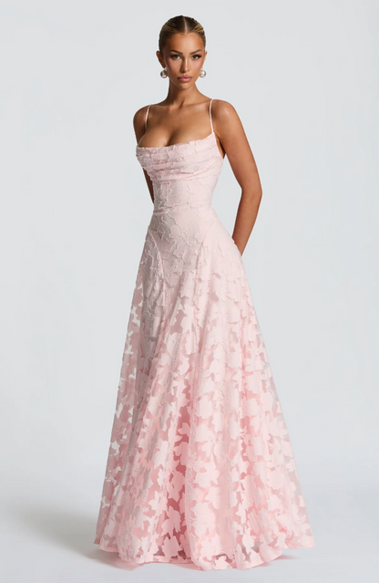 Isabella | Elegantes Spitzen-Maxikleid mit figurbetonter Silhouette