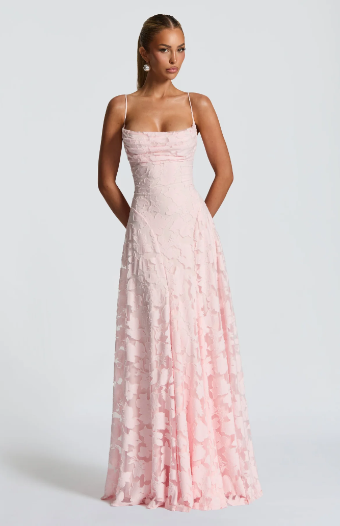 Isabella | Elegantes Spitzen-Maxikleid mit figurbetonter Silhouette