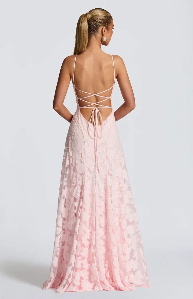 Isabella | Elegantes Spitzen-Maxikleid mit figurbetonter Silhouette