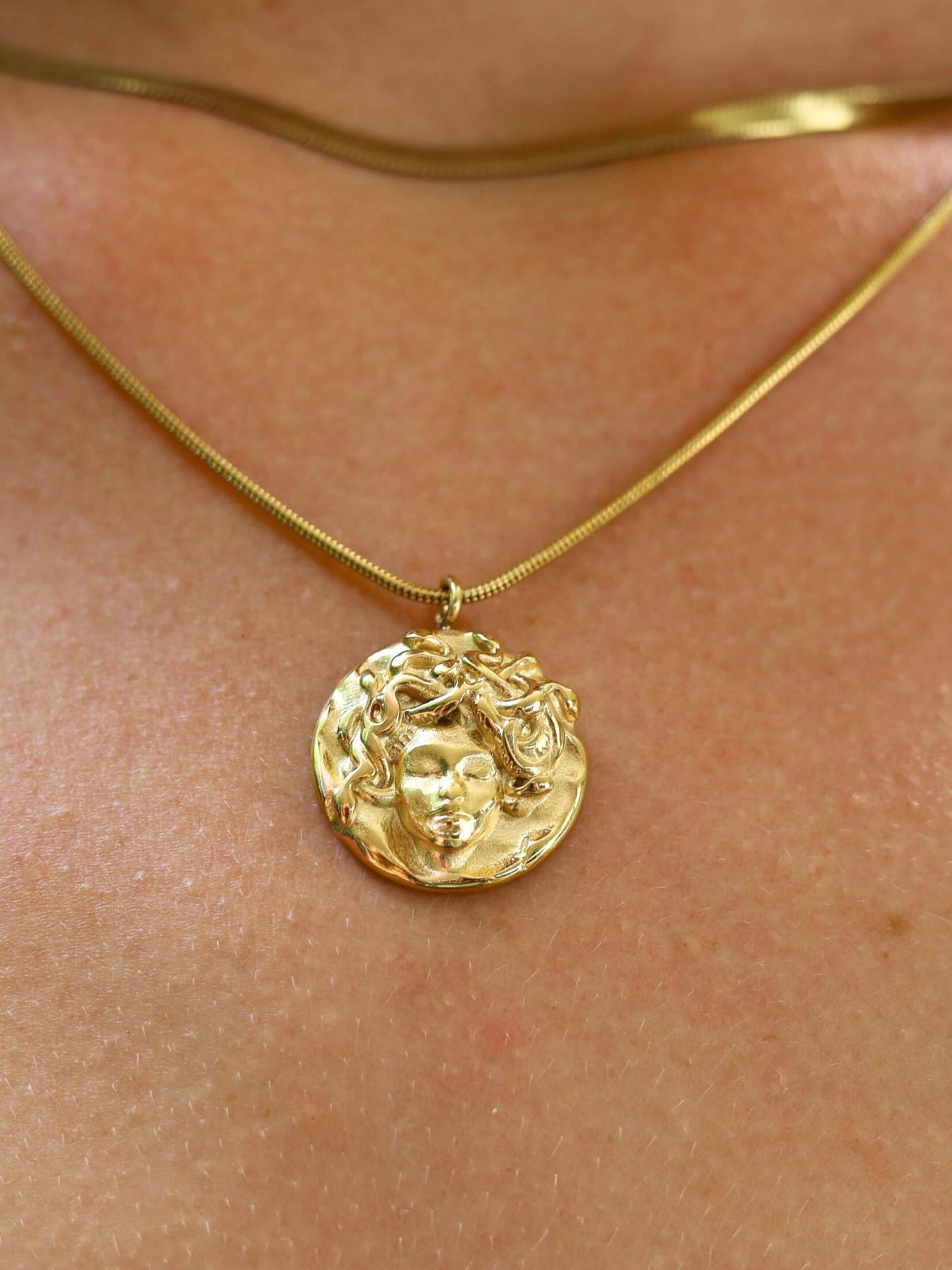 Aurelis™ | Medusa Halskette aus Edelstahl mit 18k Gold Beschichtung