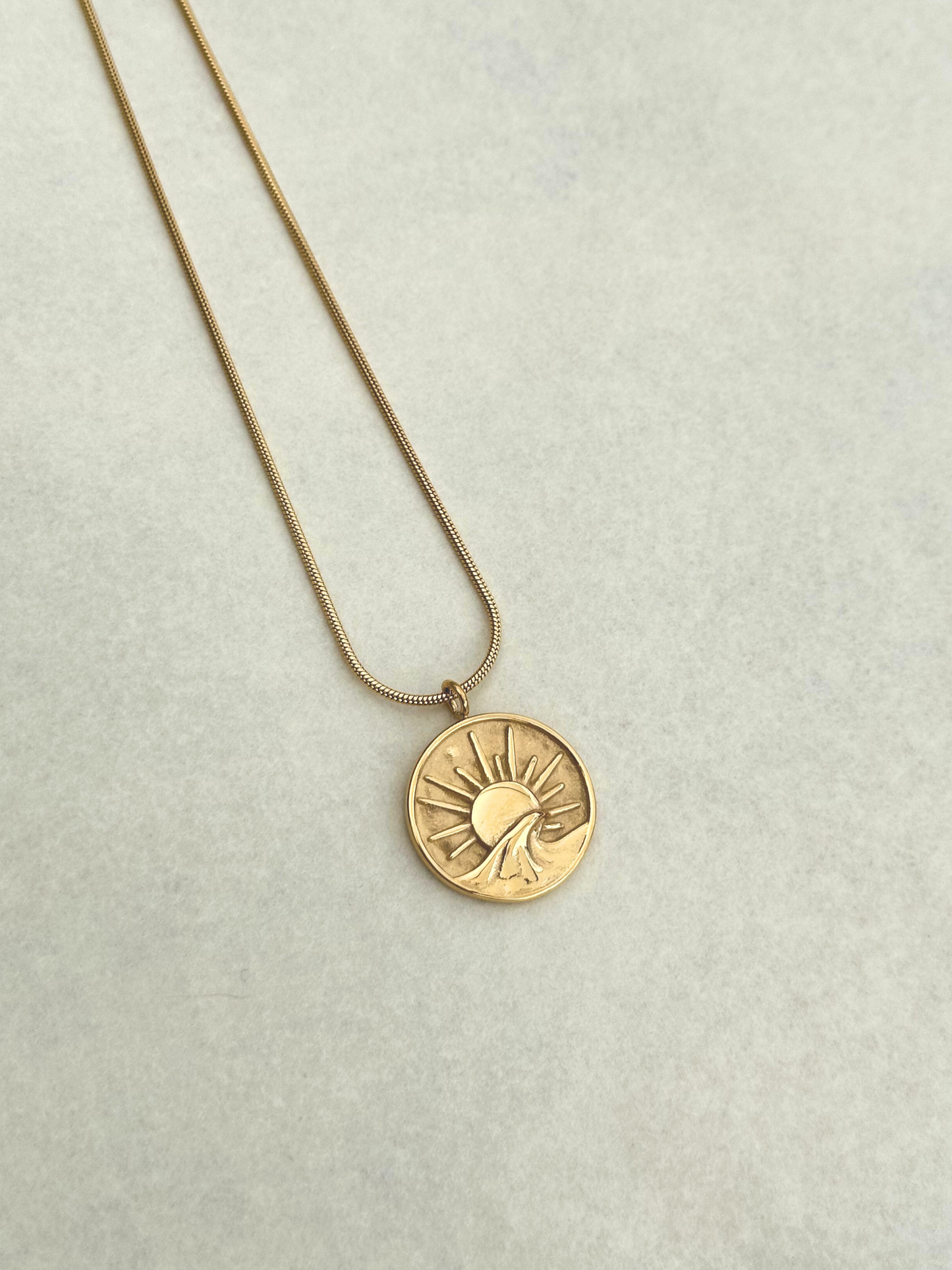Aurelis™ | Sunrise Halskette aus 18k vergoldetem Edelstahl
