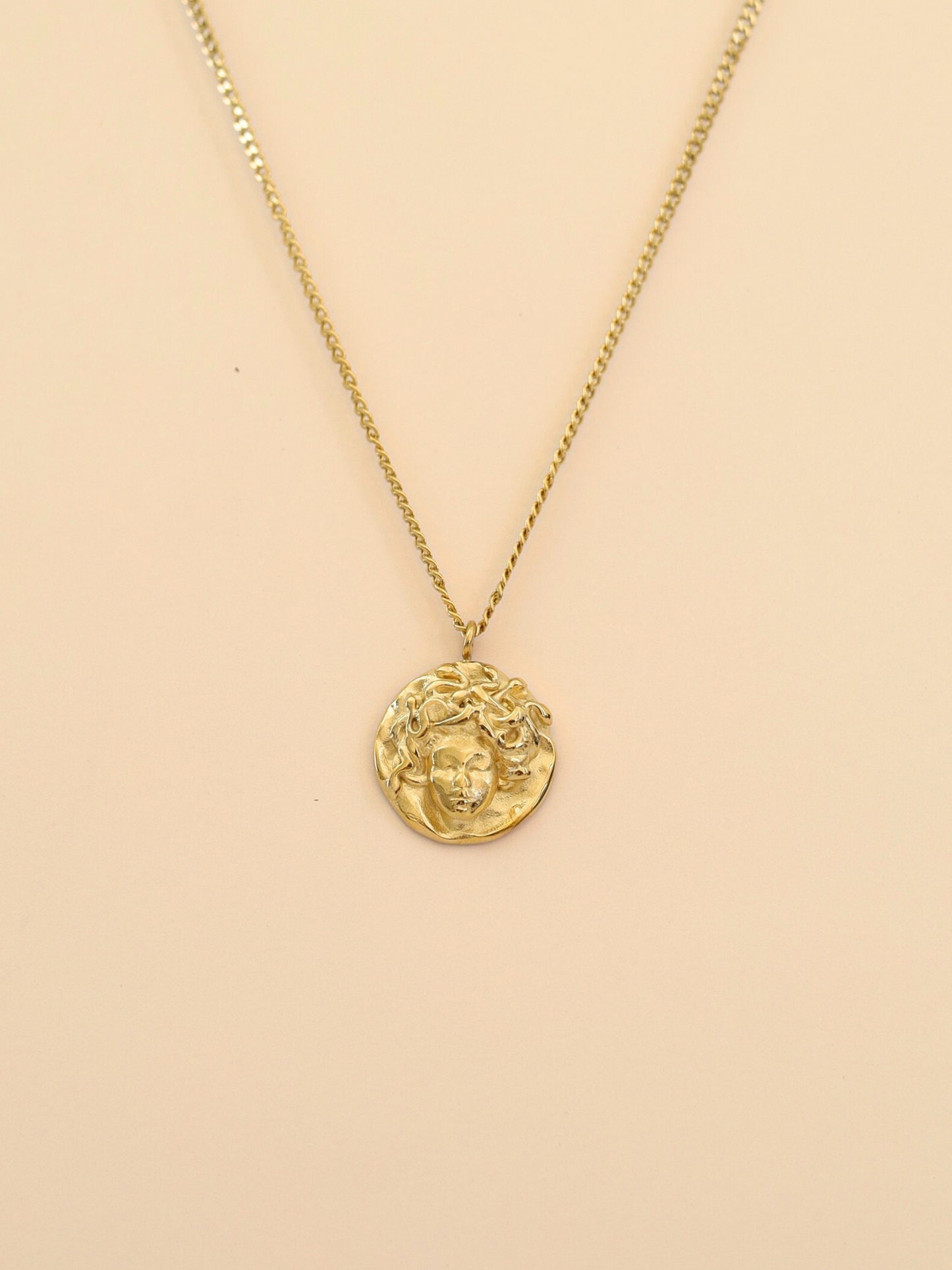 Aurelis™ | Medusa Halskette aus Edelstahl mit 18k Gold Beschichtung