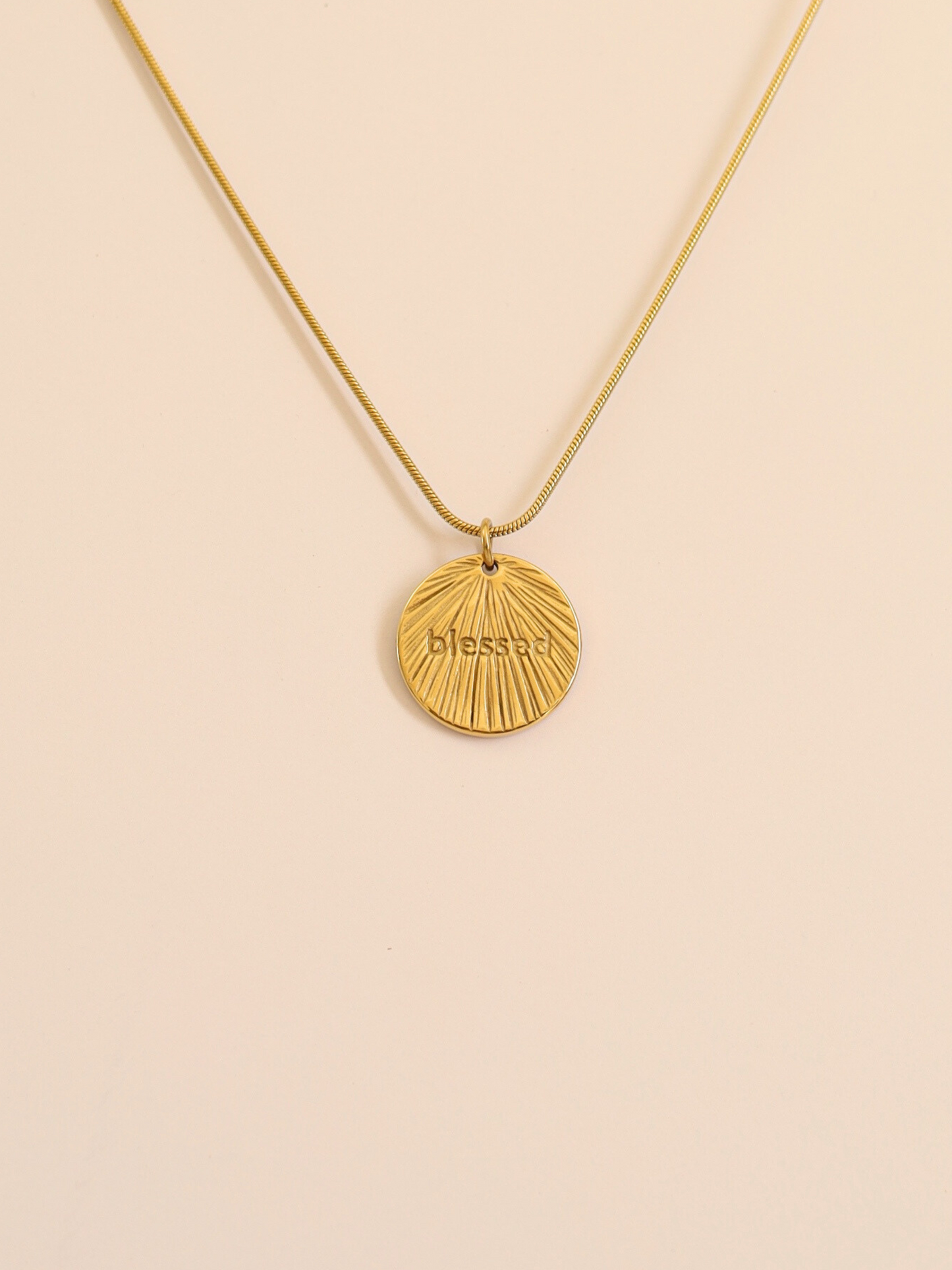 Aurelis™ | Blessed Halskette aus 18k vergoldetem Edelstahl