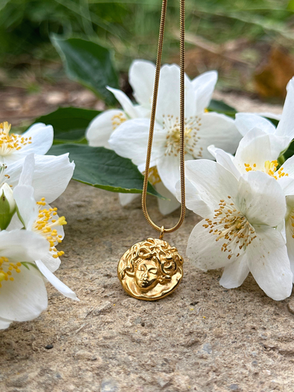 Aurelis™ | Medusa Halskette aus Edelstahl mit 18k Gold Beschichtung