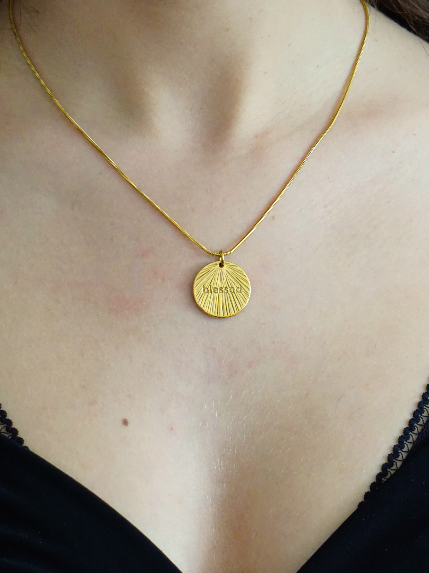 Aurelis™ | Blessed Halskette aus 18k vergoldetem Edelstahl