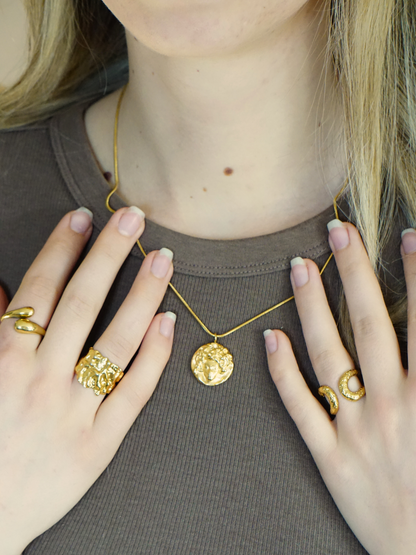 Aurelis™ | Medusa Halskette aus Edelstahl mit 18k Gold Beschichtung