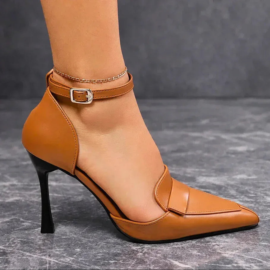 Klein | Elegante spitze Pumps mit Knöchelriemen