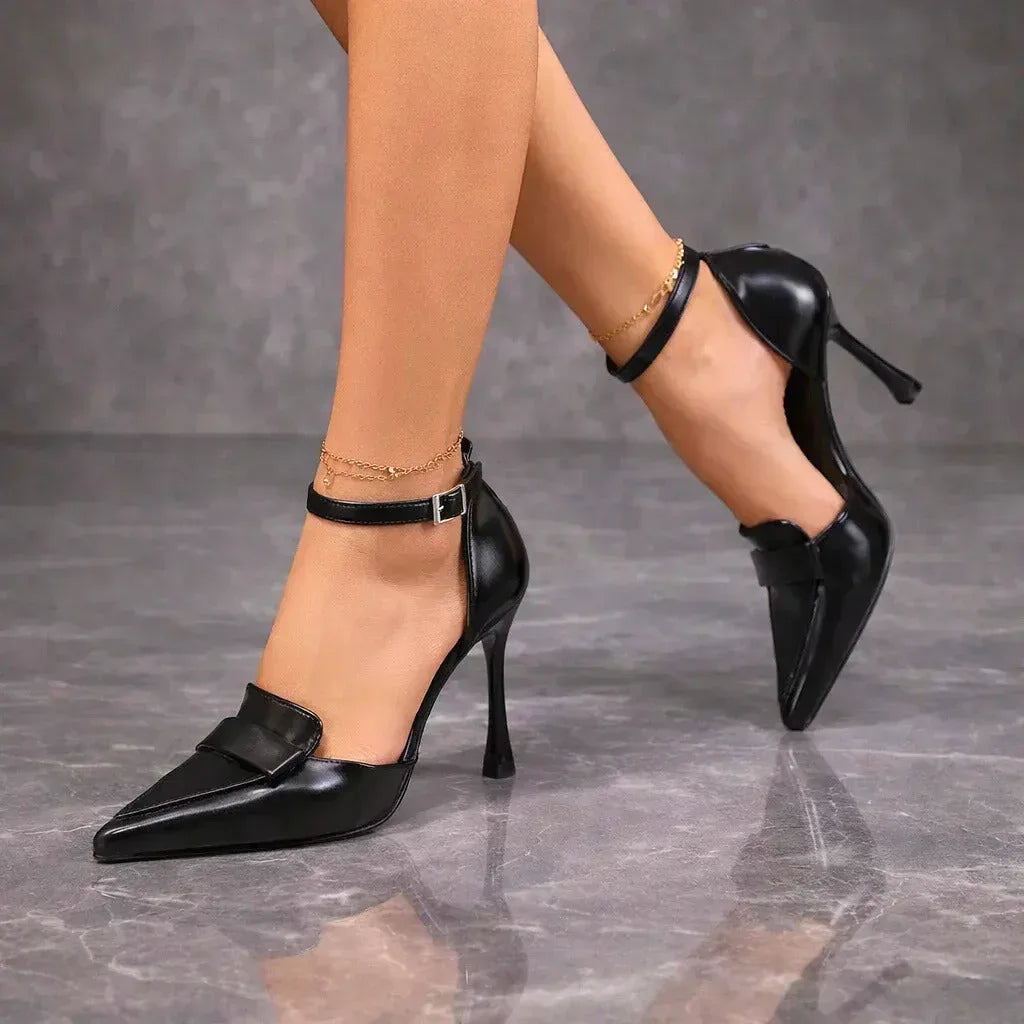 Klein | Elegante spitze Pumps mit Knöchelriemen