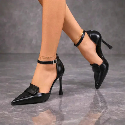 Klein | Elegante spitze Pumps mit Knöchelriemen
