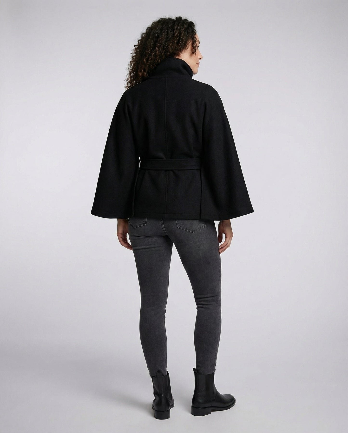 Maria | Elegante Woll-Wickeljacke mit markantem Stehkragen