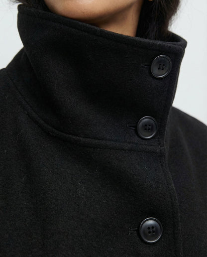 Maria | Elegante Woll-Wickeljacke mit markantem Stehkragen