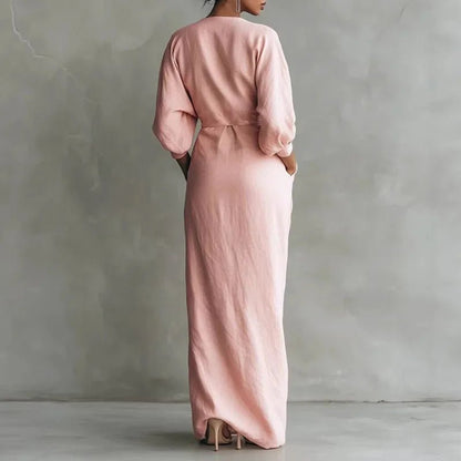 Clara | Elegantes Strick-Maxikleid in Wickeloptik mit tiefem V-Ausschnitt