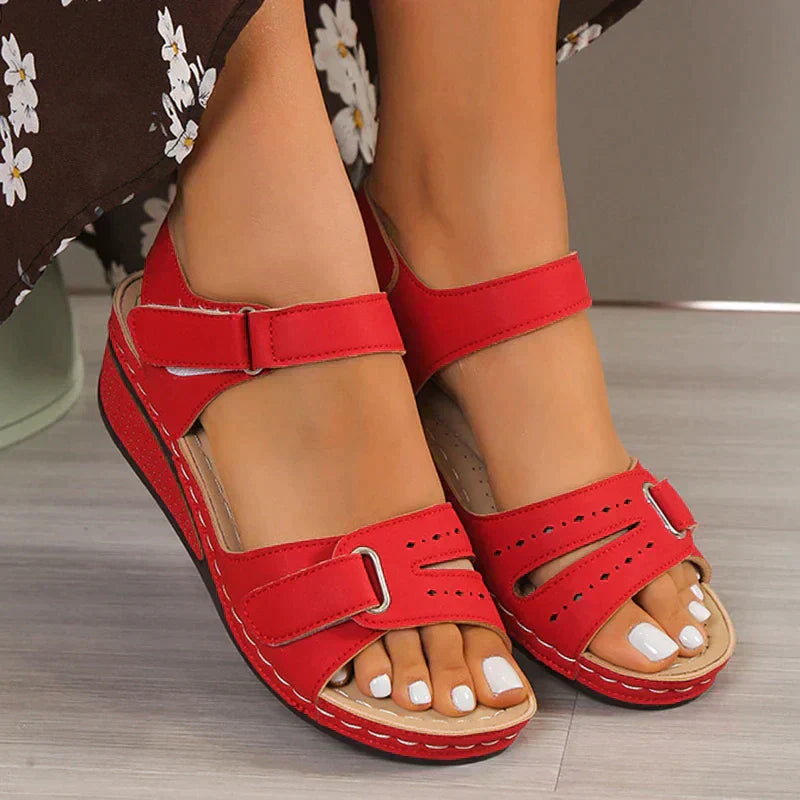 Kerstin | Elegante Keilsandalen mit Klettverschluss