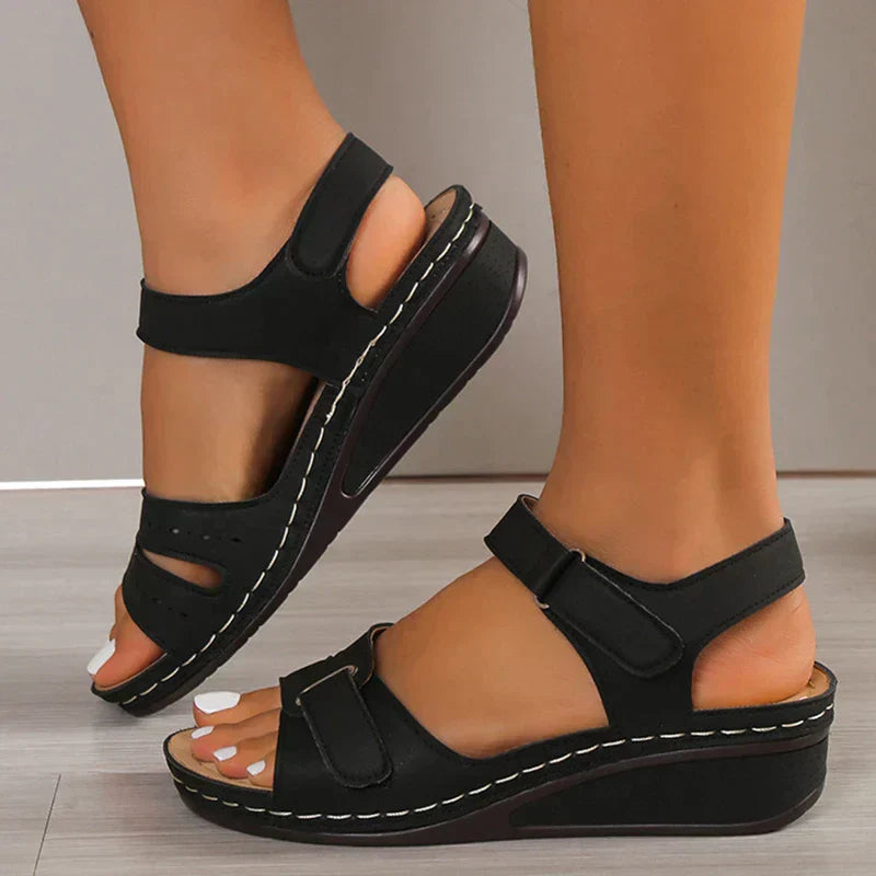 Kerstin | Elegante Keilsandalen mit Klettverschluss