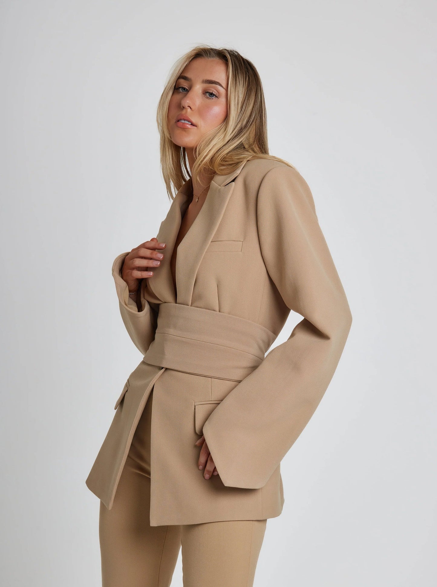 Mandy | Eleganter Taillierter Blazer mit Gürtel
