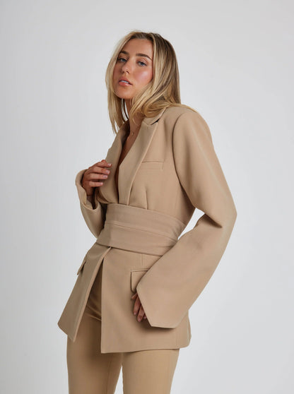 Mandy | Eleganter Taillierter Blazer mit Gürtel