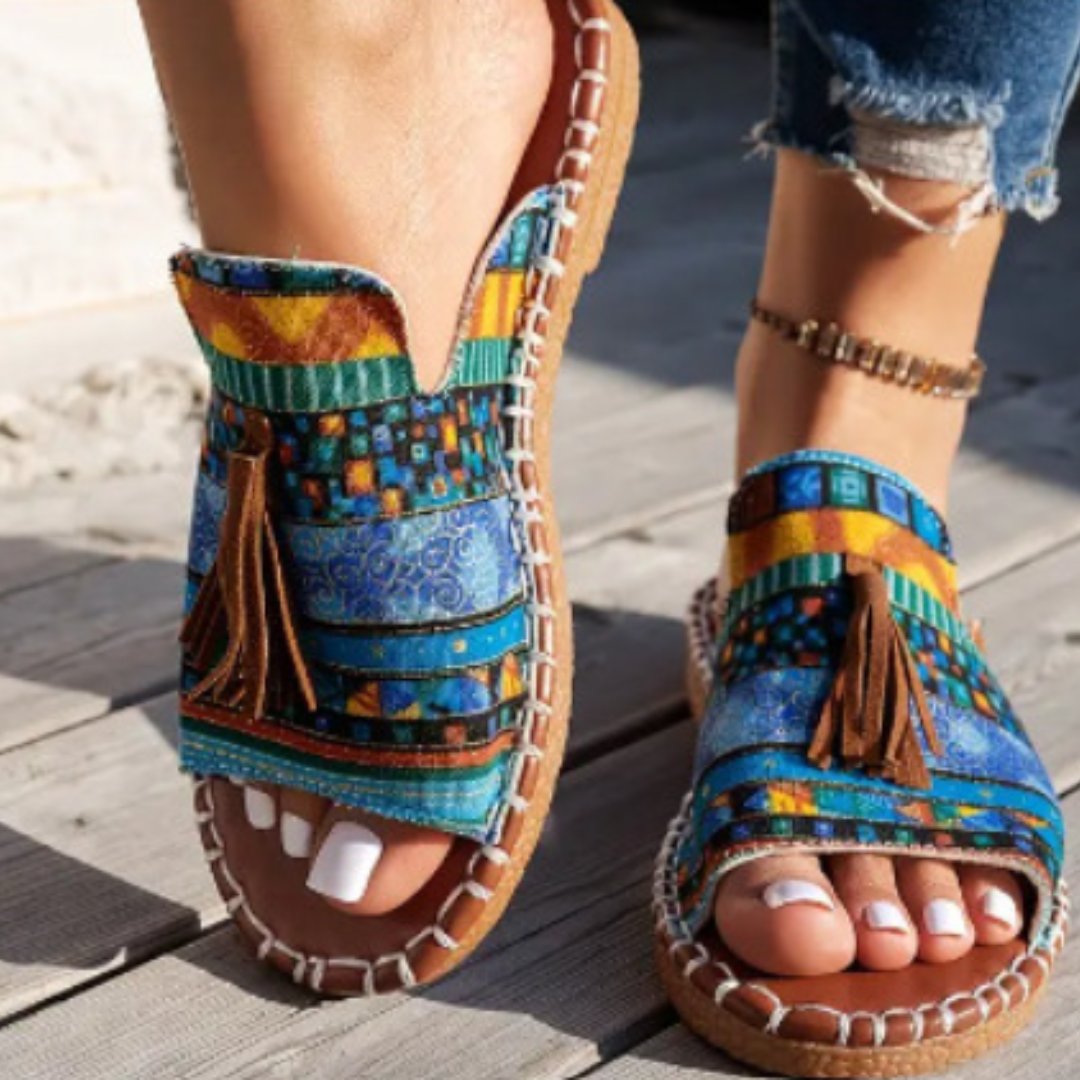Liora | Elegante Boho Slide Sandalen mit feinen Quastendetails
