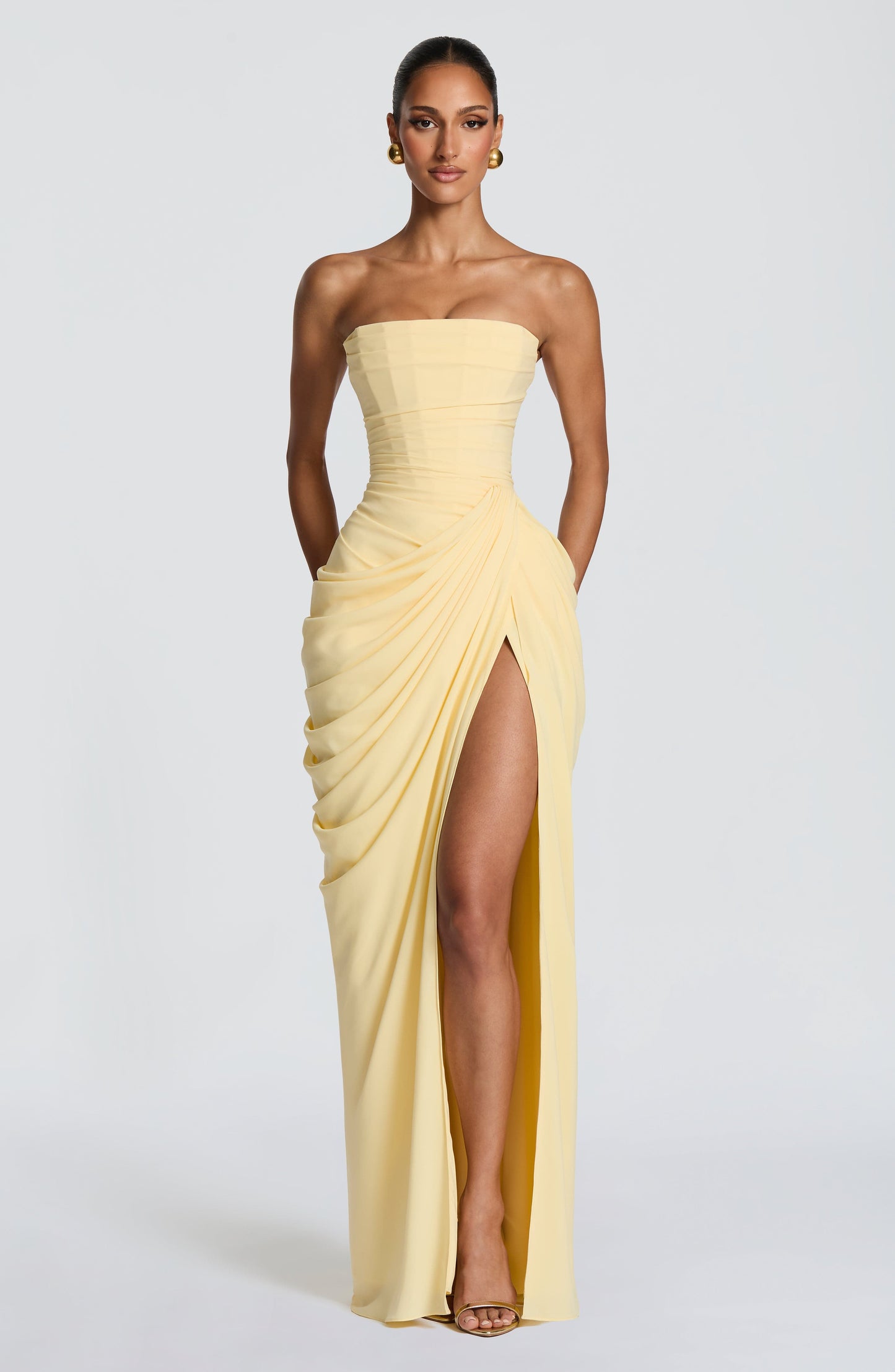 Anna | Elegantes trägerloses Maxikleid mit asymmetrischer Drapierung