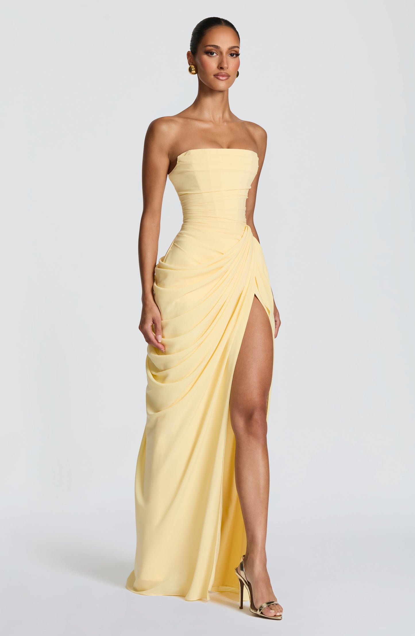 Anna | Elegantes trägerloses Maxikleid mit asymmetrischer Drapierung