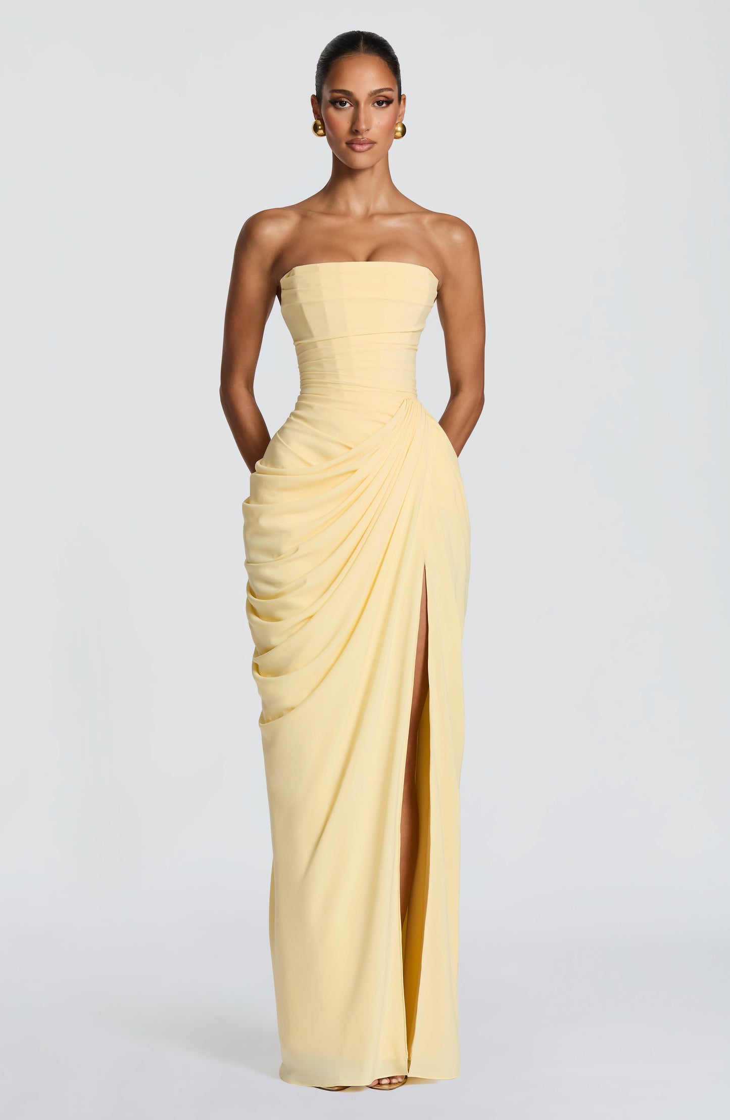 Anna | Elegantes trägerloses Maxikleid mit asymmetrischer Drapierung