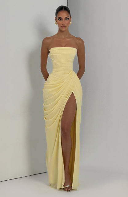 Anna | Elegantes trägerloses Maxikleid mit asymmetrischer Drapierung
