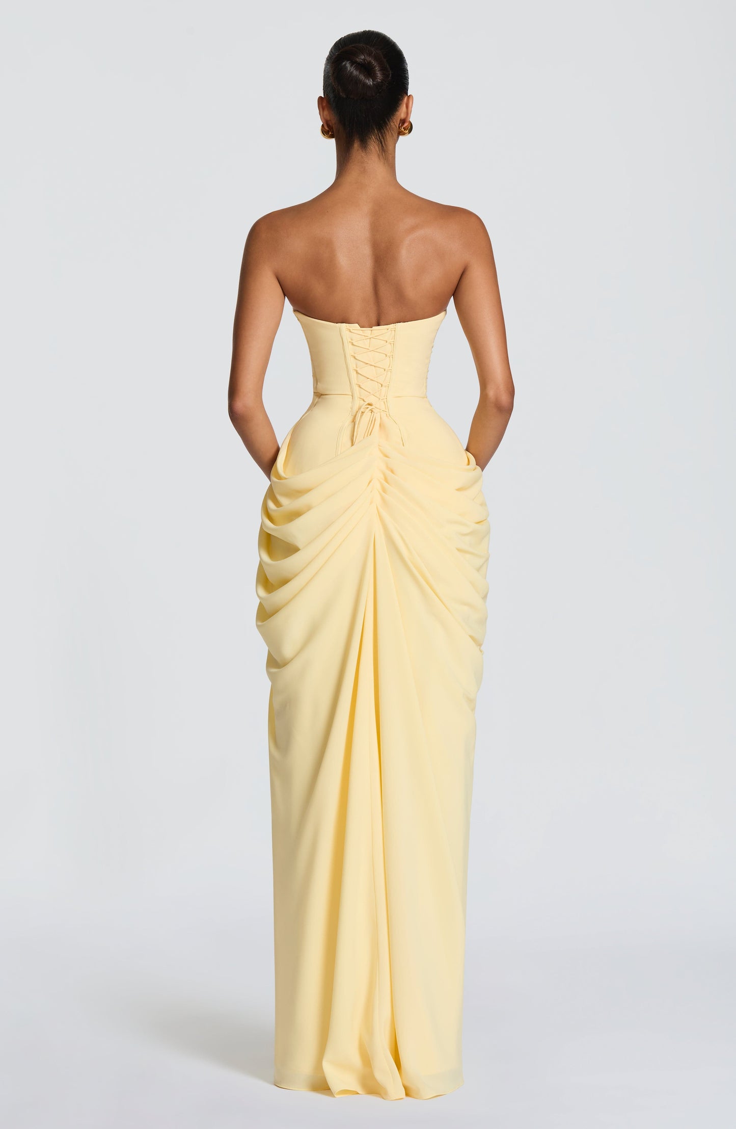 Anna | Elegantes trägerloses Maxikleid mit asymmetrischer Drapierung
