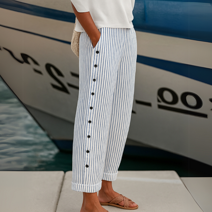 Greta | Hochtaillierte gestreifte Damenhose mit Knopfdetails