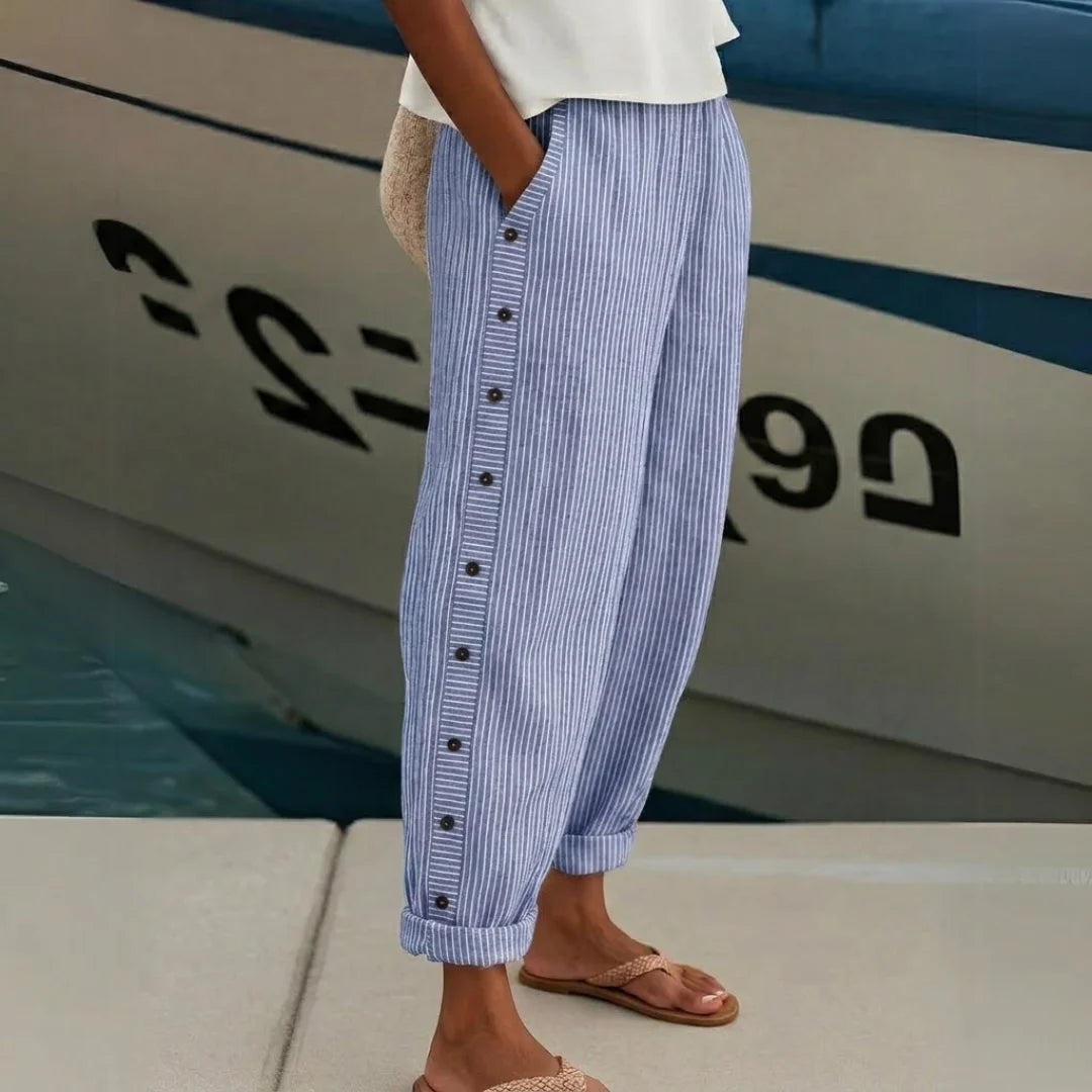 Greta | Hochtaillierte gestreifte Damenhose mit Knopfdetails