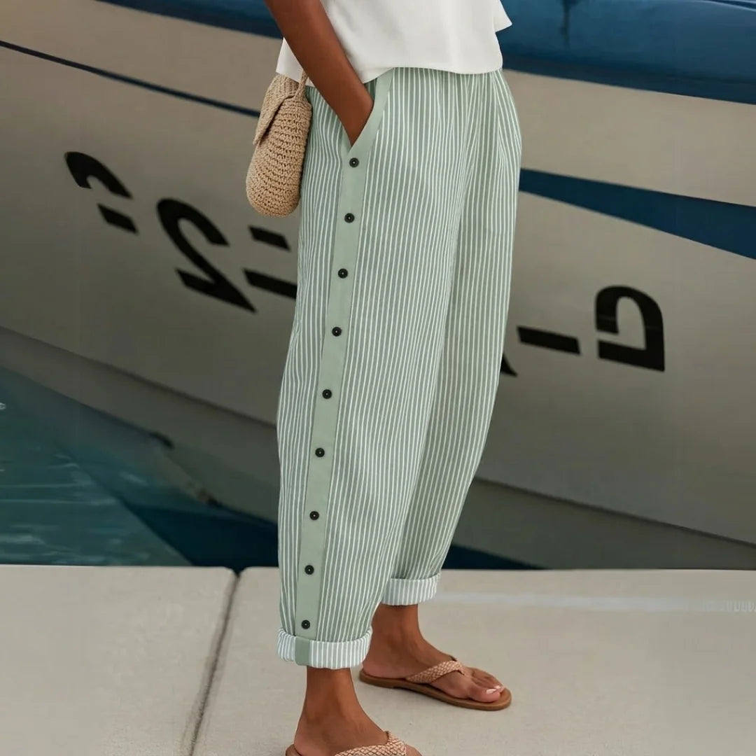 Greta | Hochtaillierte gestreifte Damenhose mit Knopfdetails