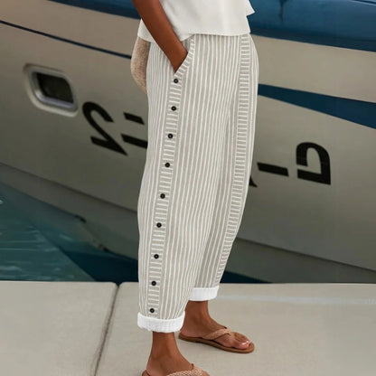 Greta | Hochtaillierte gestreifte Damenhose mit Knopfdetails