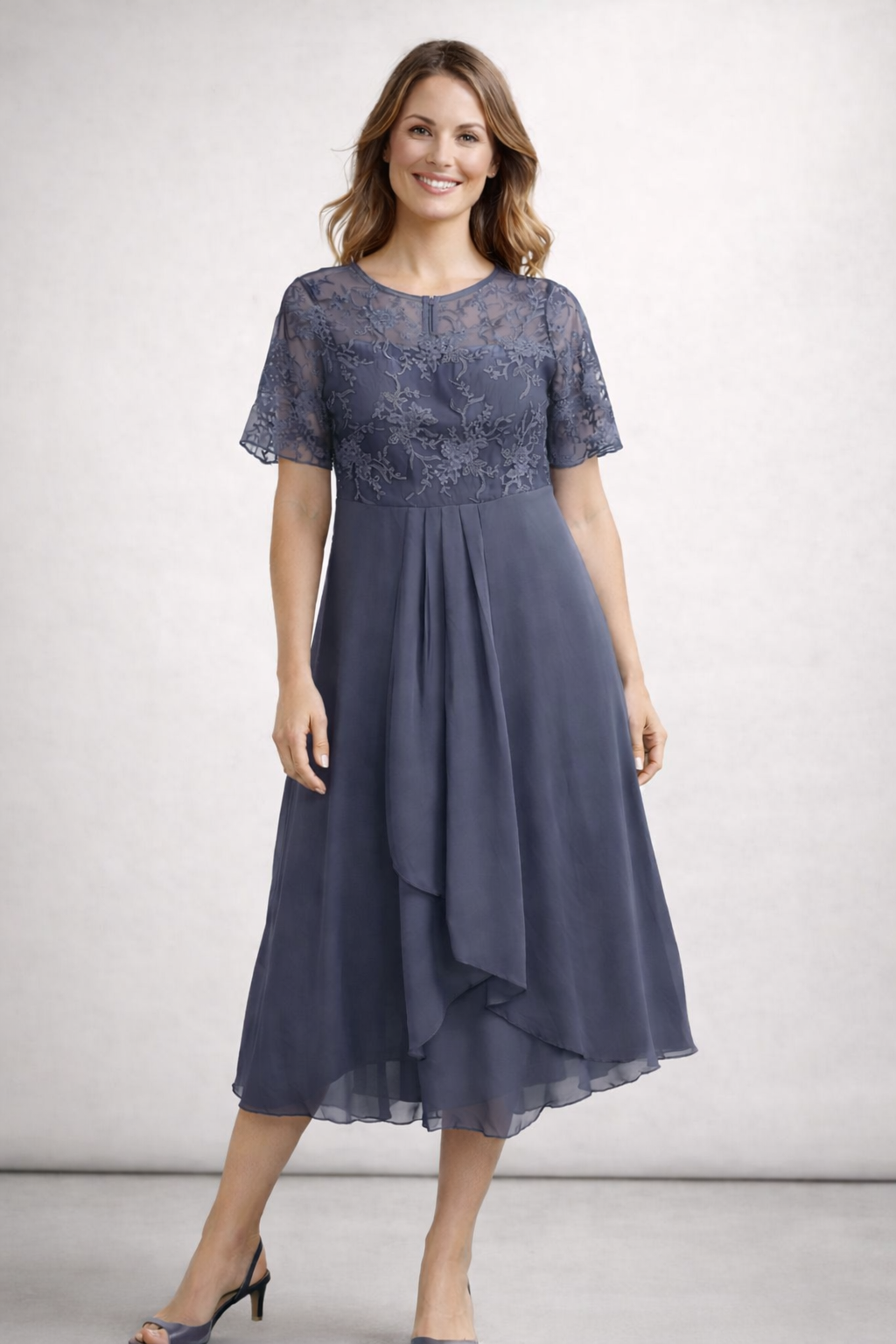Ines | Stilvolles Midikleid mit floraler Spitze