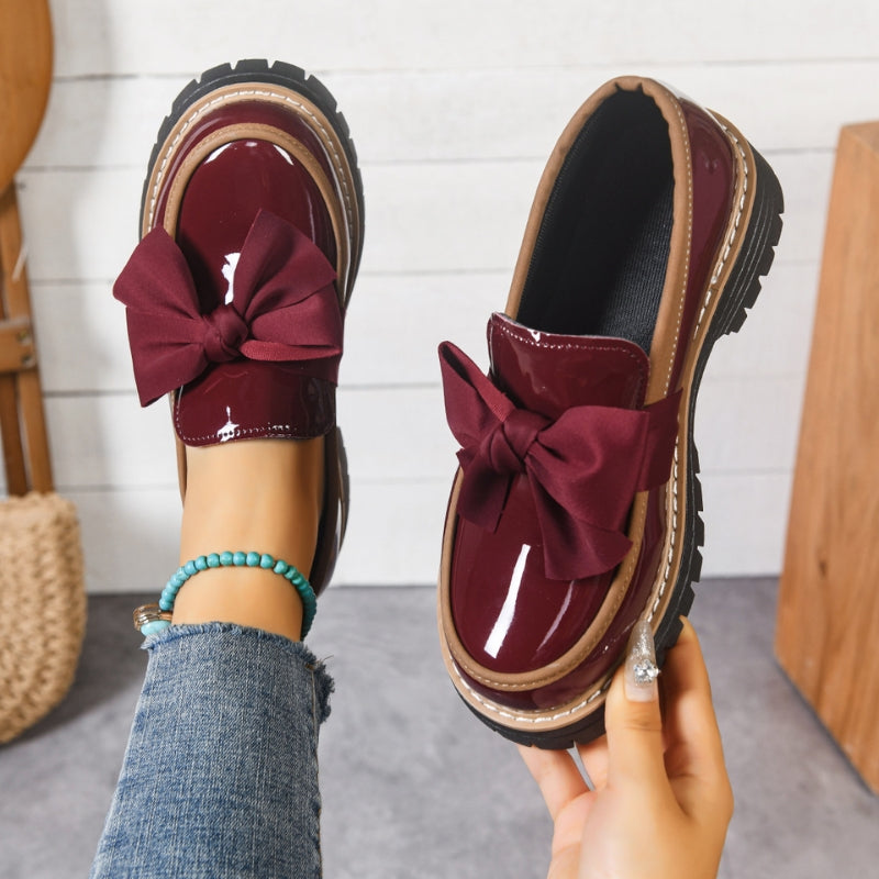 Claudia | Elegante Lackleder-Loafer mit Statement-Schleife