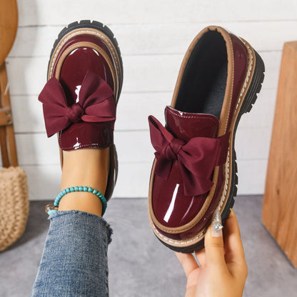 Claudia | Elegante Lackleder-Loafer mit Statement-Schleife